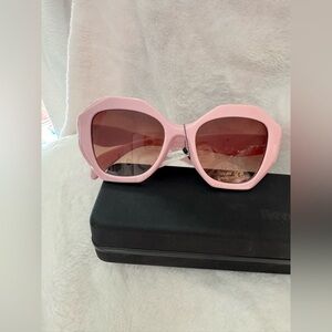 Elegant Pink Oversized Sunglasses
